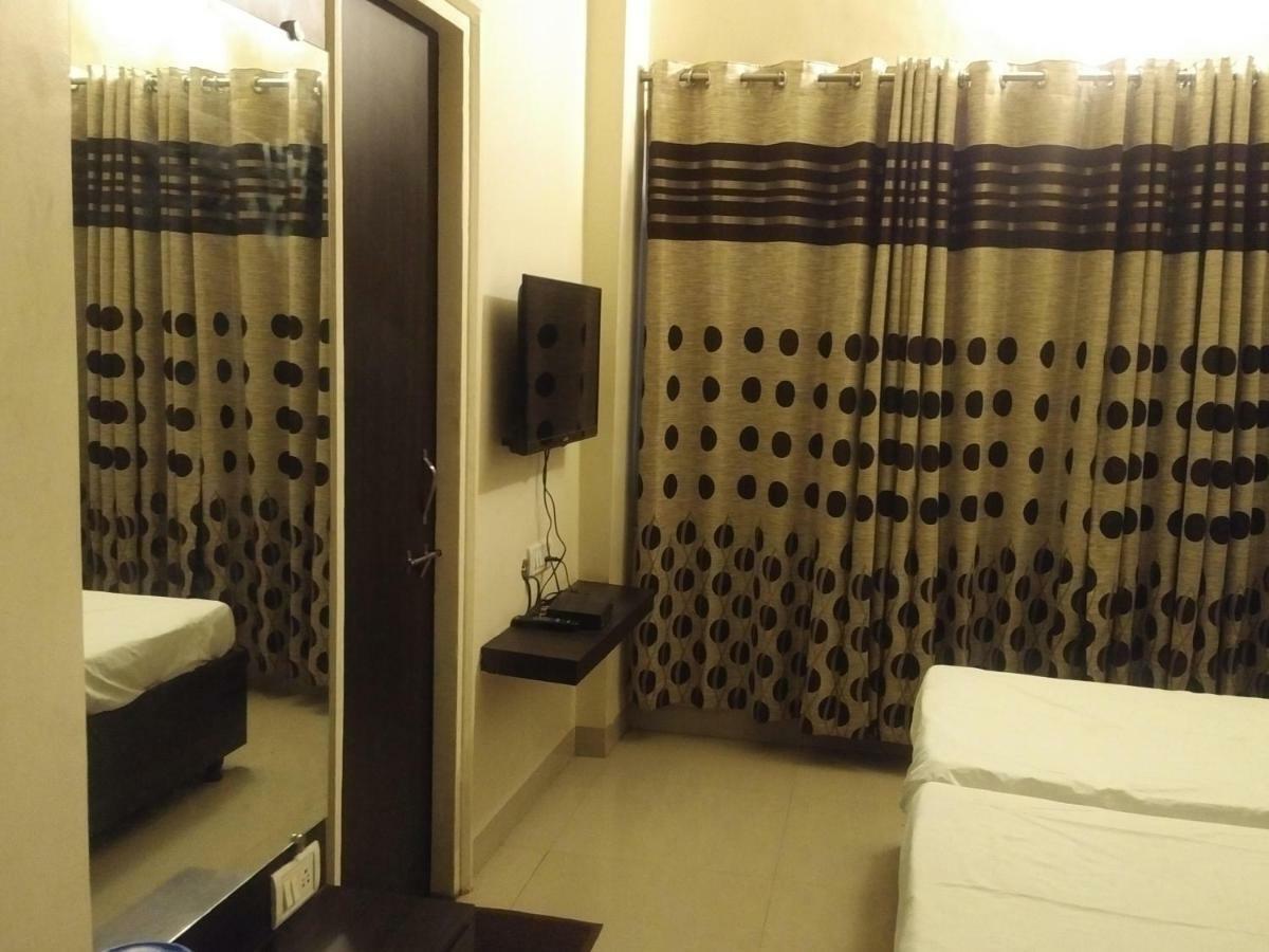 Hotel Rose Lodge Pune Exterior photo