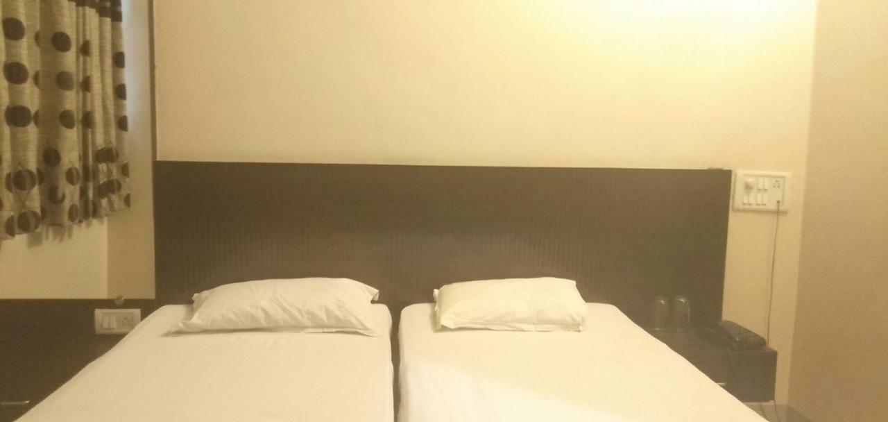 Hotel Rose Lodge Pune Exterior photo